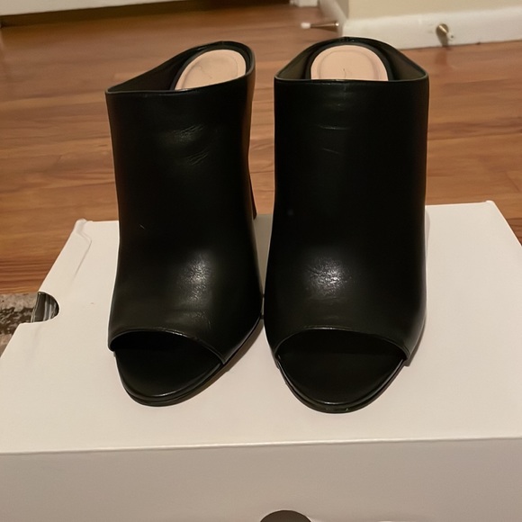 Heels - Picture 2 of 3